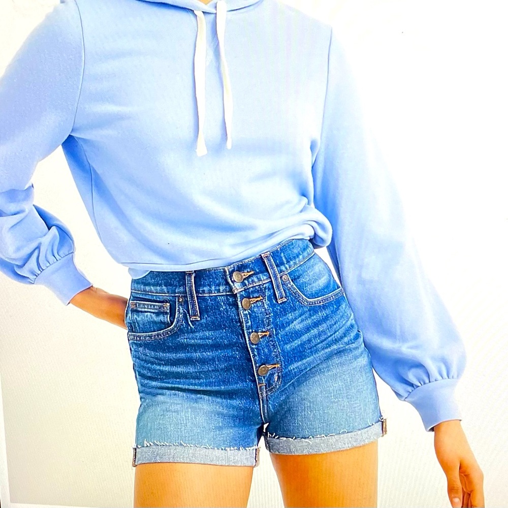 Madewell High Rise Denim button front raw hem shorts, size 27” boho blue preppy